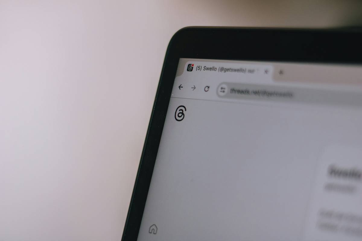 Screenshot of subtitle app interface highlighting key features