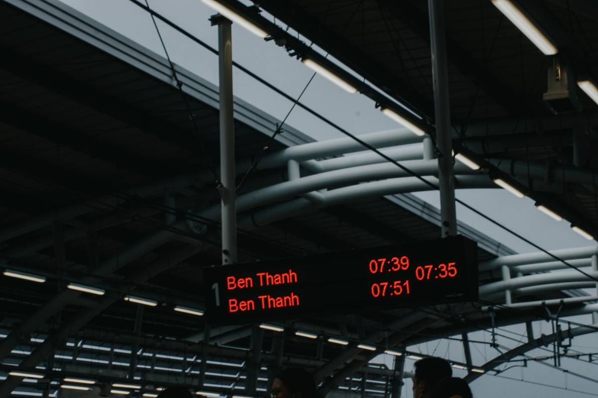 Screenshot showing waveform view in a subtitle app used for timing alignment.