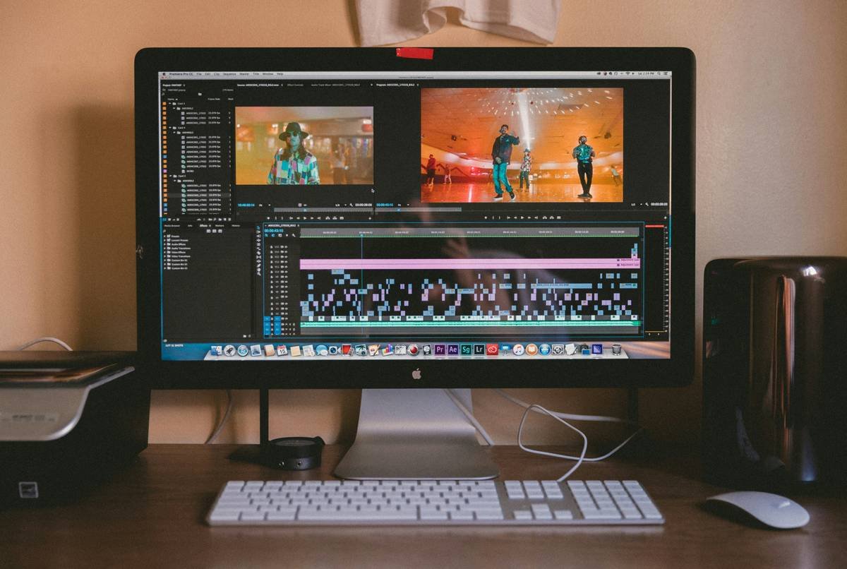 Text Overlay – Skoopla Insights