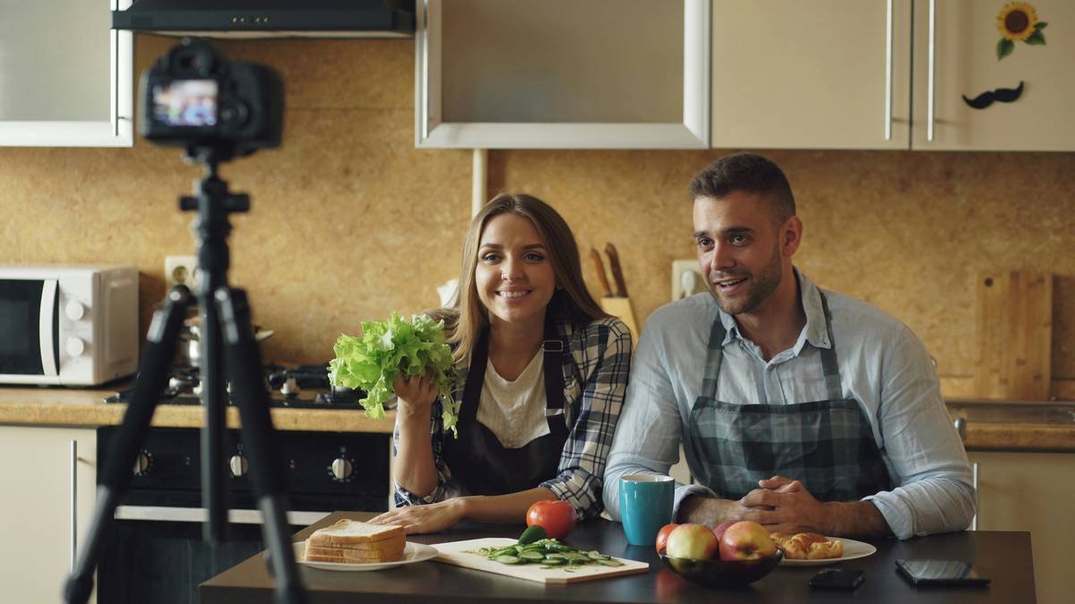 Bar chart showing 40% of social media viewers watch videos muted; subtitles increase engagement by 38% among wellness audiences.
