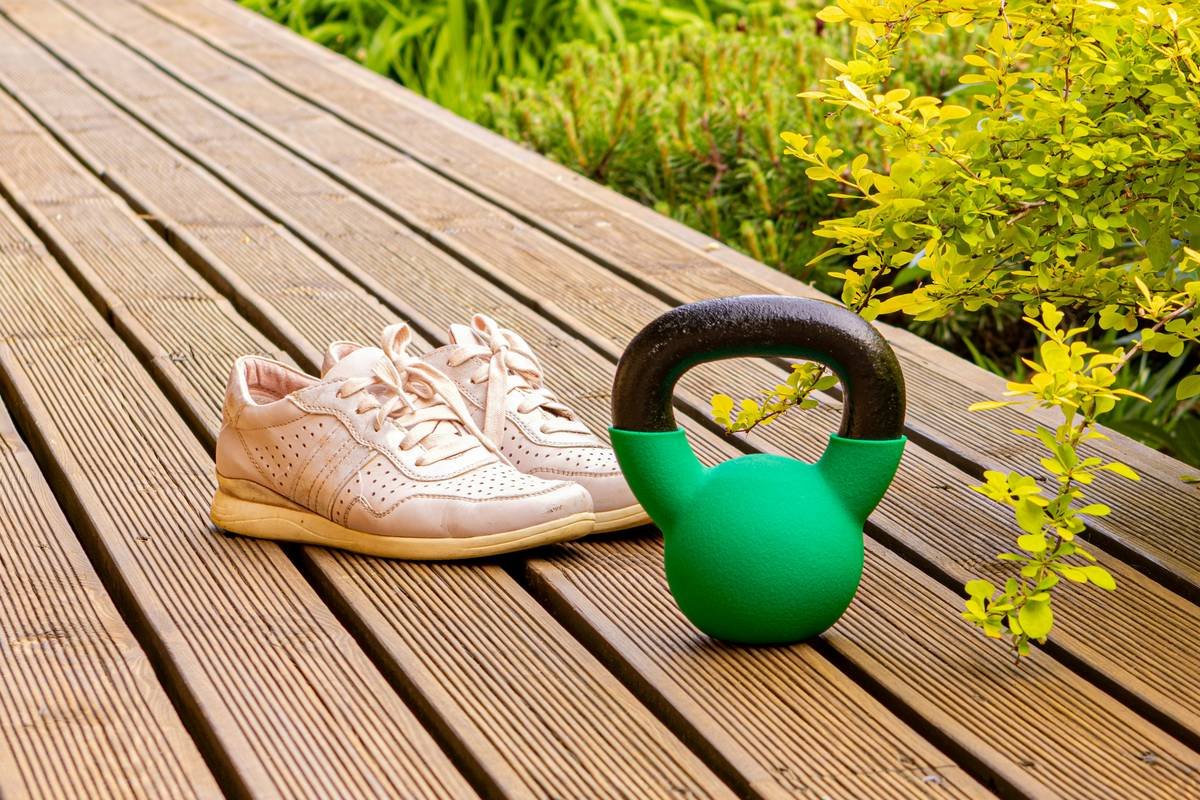 Part of everyday fitness routine — outdoor and kettlebell. What I more→ linktr.ee/alexsaks.inspiration